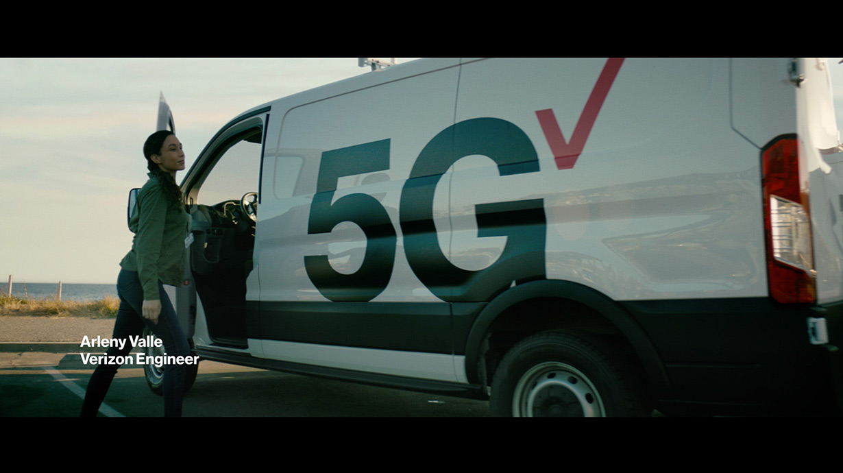 Celebrating the launch of a 5G milestone.