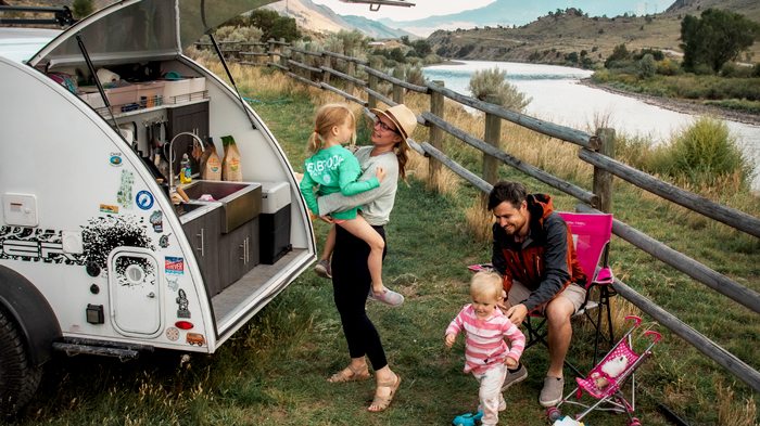 Chelsea And Matt Gillespie With Family In Yellowstone National Park | Become A Digital Nomad