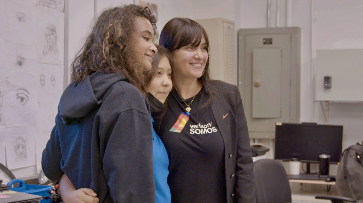 ‘You’re my new role model’: V Teamer inspires Latino youth with her career journey | Verizon