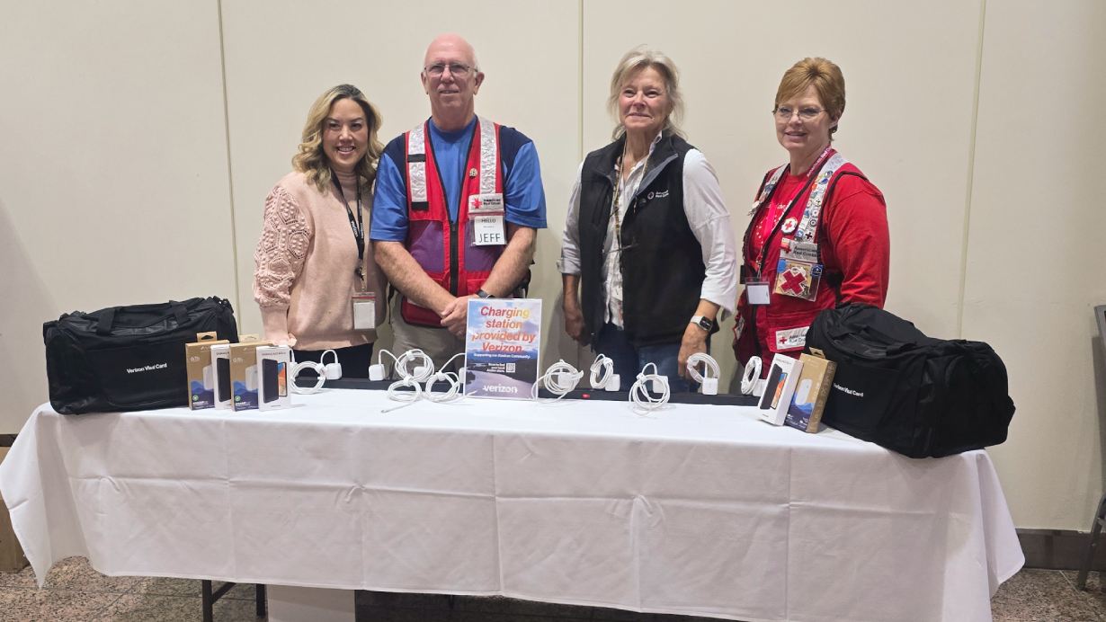 ভেরিজন আলাস্কার টাইফুন হ্যালং দ্বারা ক্ষতিগ্রস্তদের জন্য আরও তাৎক্ষণিক যোগাযোগ সহায়তার জন্য ,000 এরও বেশি প্রতিশ্রুতি দিয়েছে ভেরিজন আলাস্কার টাইফুন হ্যালং দ্বারা ক্ষতিগ্রস্তদের জন্য আরও তাৎক্ষণিক যোগাযোগ সহায়তার জন্য ,000 এরও বেশি প্রতিশ্রুতি দিয়েছে