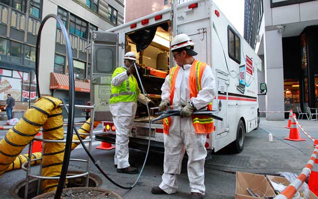 Verizon technicians install fiber-optic cable in lower Manhattan. (Mark Von Holden/AP Images for Verizon)