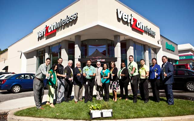 Green Verizon Wireless employees