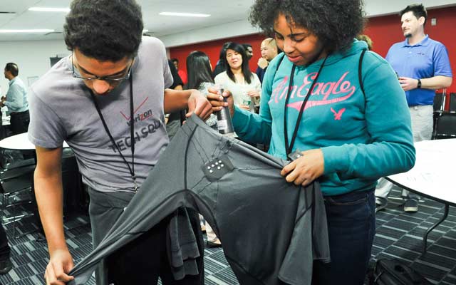 Meet the t-shirt that tells you when you’re thirsty Meet the t-shirt that tells you when you’re thirsty