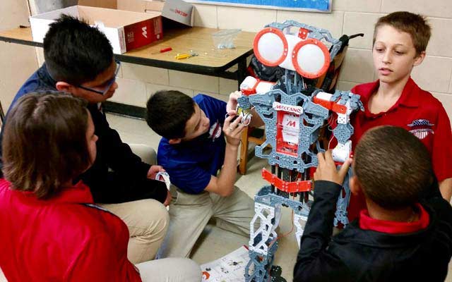These Middle Schoolers are Building Their Own Roving Robot Mascot