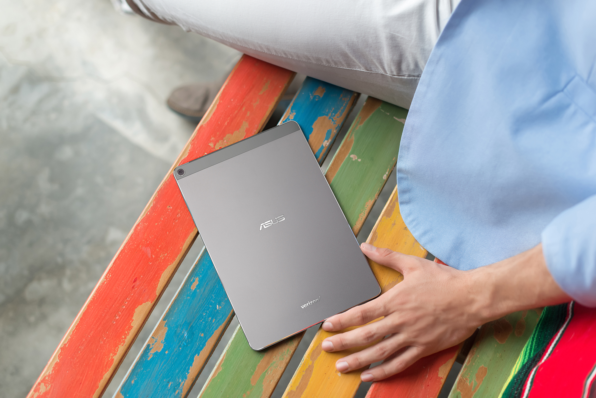 The ASUS ZenPad Z10 features a premium metal unibody design