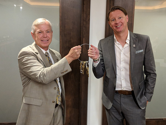 Lowell hands Hans Vestberg the keys as new Verizon CEO
