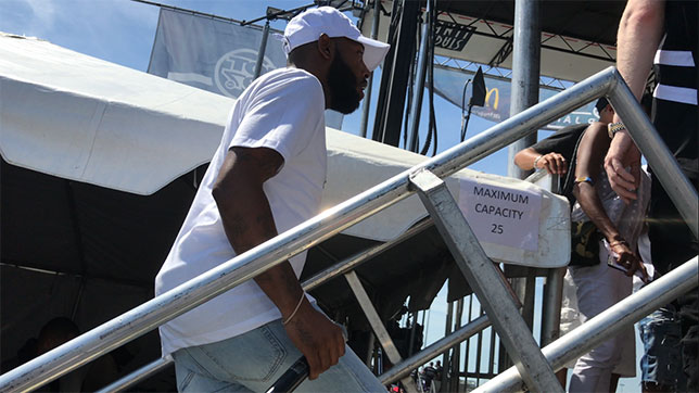 Tre da Kid arriving at the stage