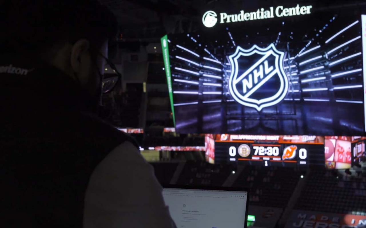 Verizon tests how 5G and edge compute can bring hockey fans real-time stats in arenas News Release Verizon