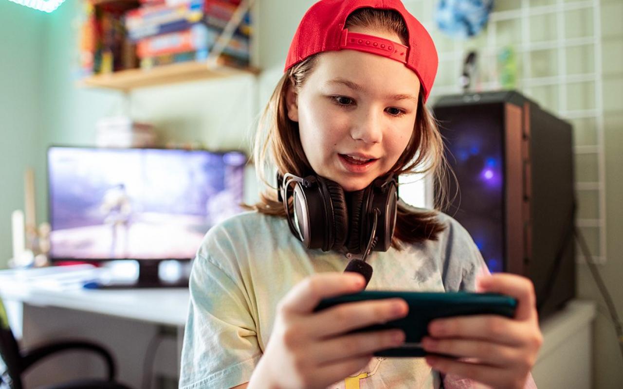 Massively multiplayer online games allow strangers access to children