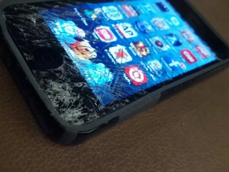 Cracked-iPhone-5