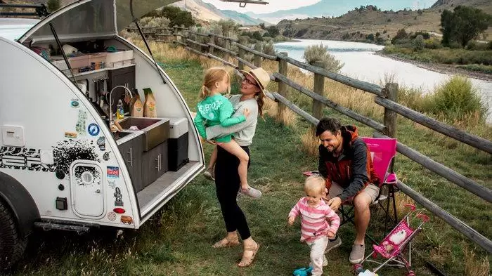 Chelsea And Matt Gillespie With Family In Yellowstone National Park | Become A Digital Nomad