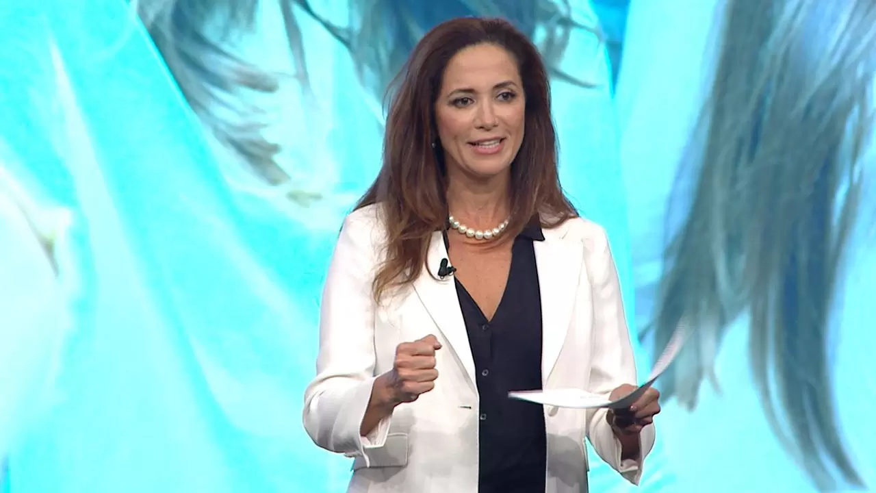 Claudia Romo Edelman - A Verizon podcast