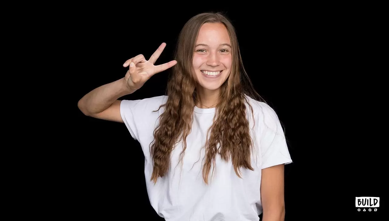 Rachel McMahon went on BUILD series to tell her story of viral success and talk about her new book, “What Kind of Quiz Book Are You?”.