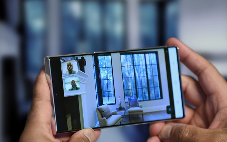 Use Groopview to stream on both front and rear cameras at the same time