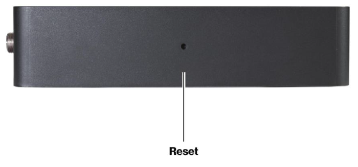 Vista lateral del adaptador Ethernet MoCA de Stream TV con orificio pequeño para reiniciar la unidad a las configuraciones de fábrica.